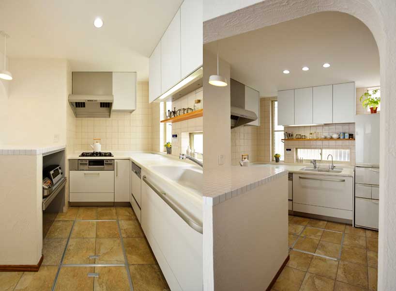 白で統一されたキッチンの様子