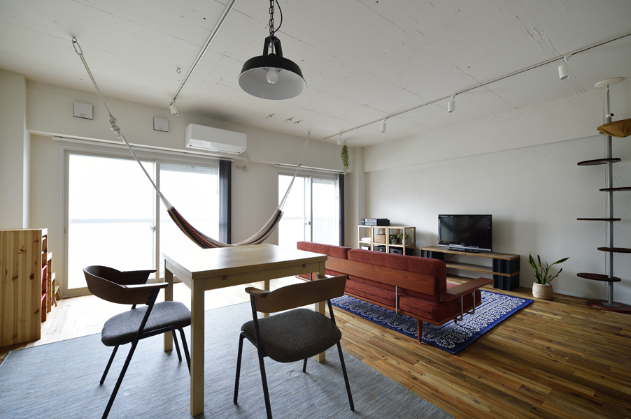 採光たっぷりのダイニングの様子