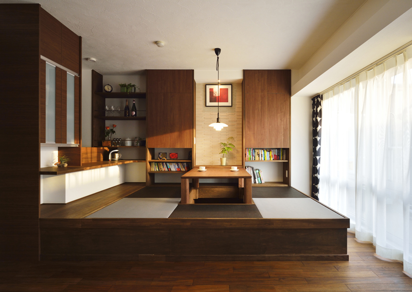 窓辺で過ごせる和風小上がりの様子