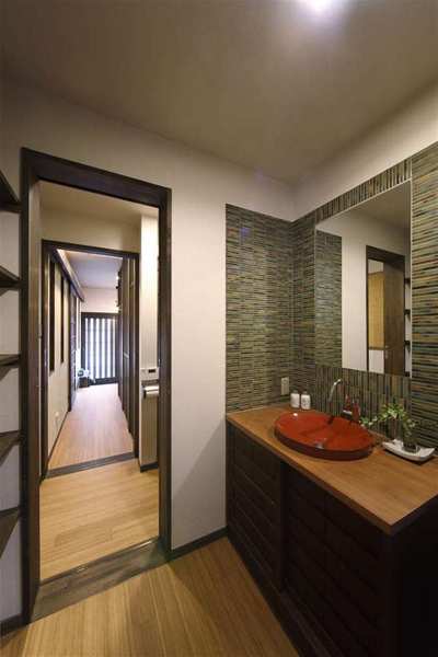 トイレ奥の引戸を開けた様子