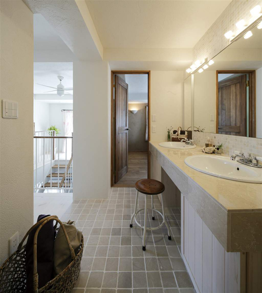 2階寝室脇の洗面スペース