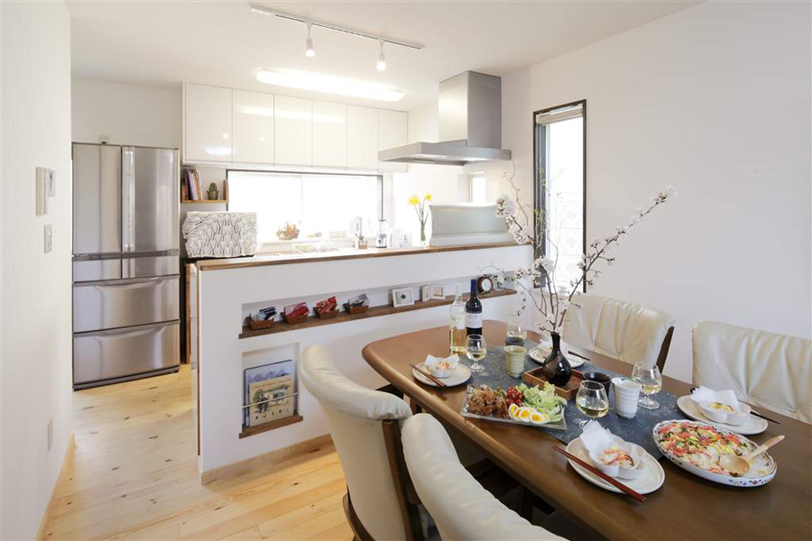 お休みの日は家パーティー「家族で盛り上がるダイニングキッチン」（一戸建て）