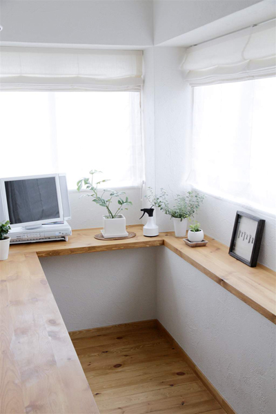 明るいワークスペース。