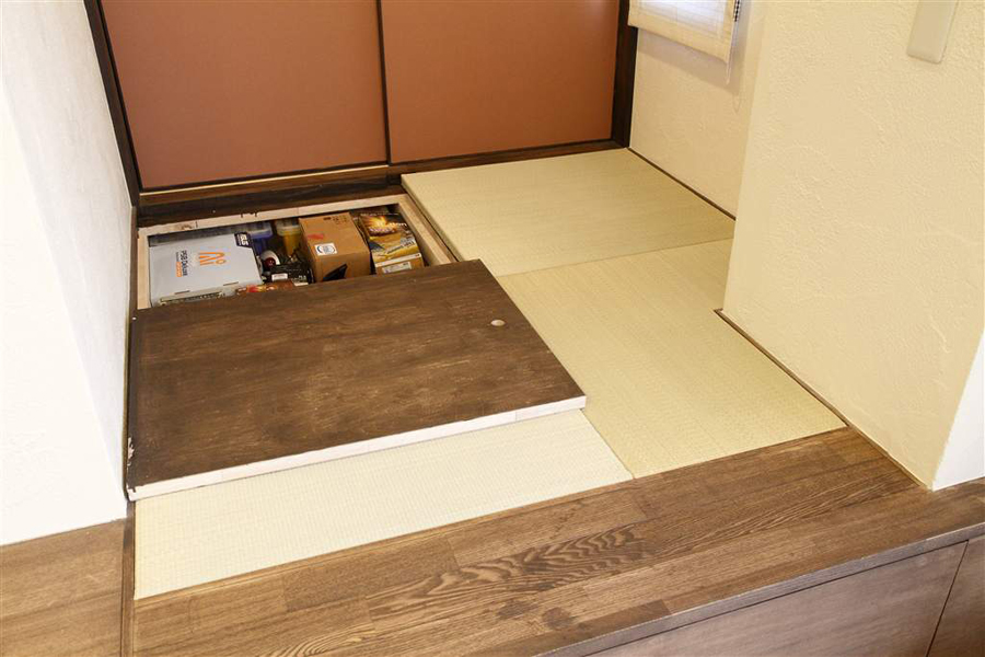 畳コーナーの床下収納の様子。