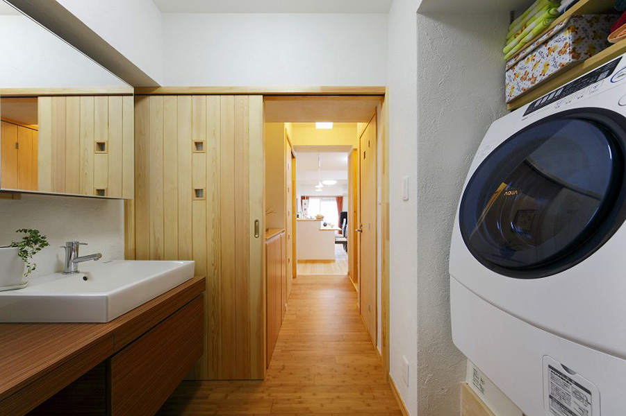 洗面室のと洗濯機スペースの様子。