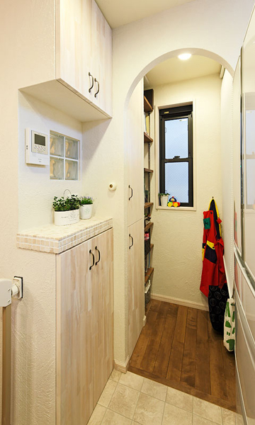 キッチンの収納奥、パントリーの様子。