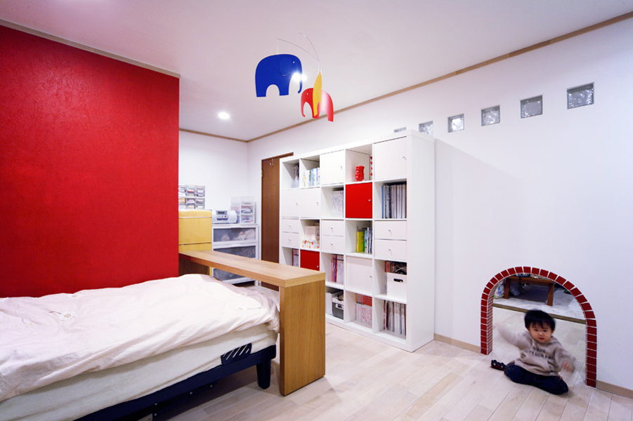 子供部屋とファミリールームに行き来出来るトンネル