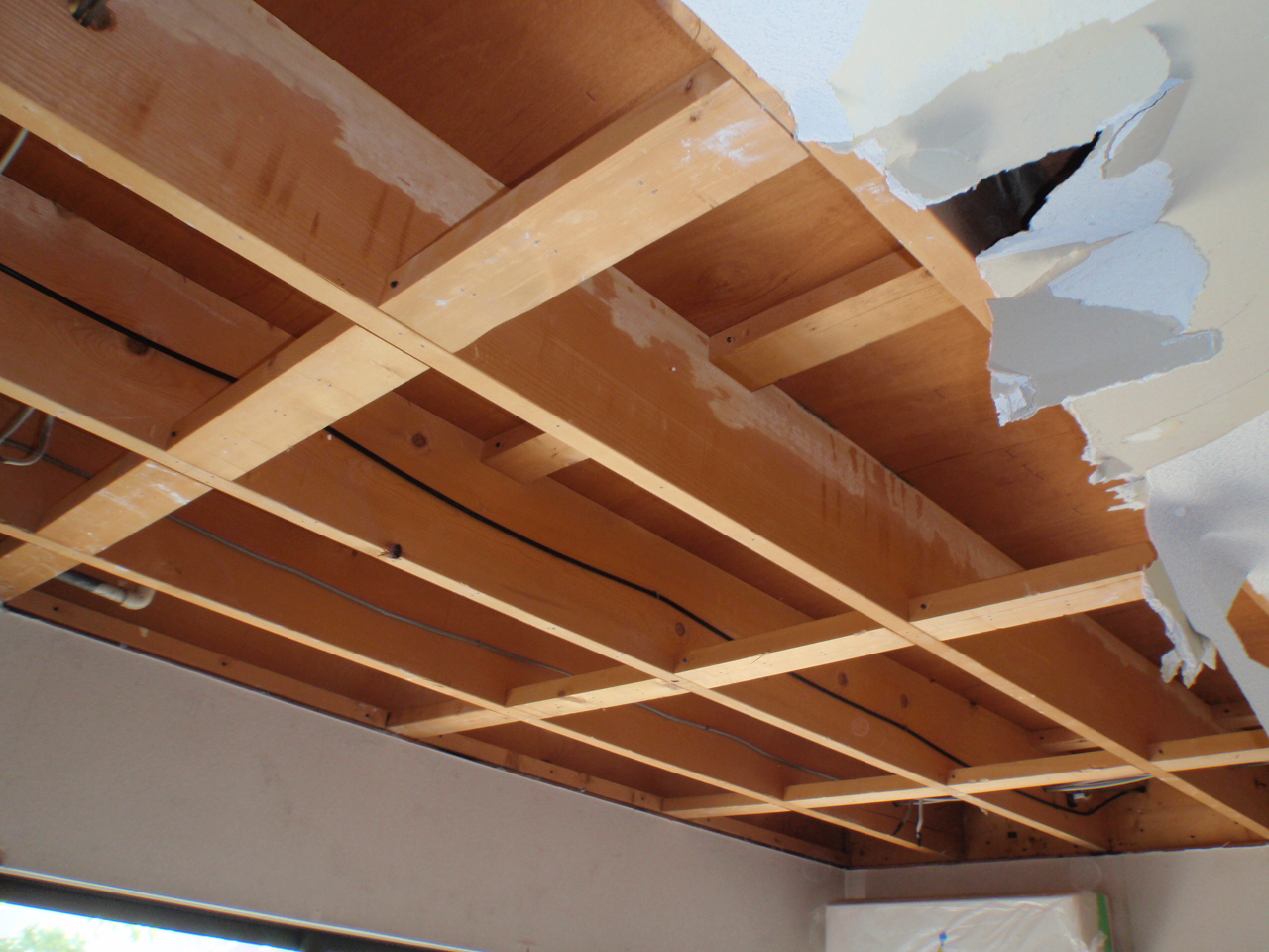 2 4の住宅の天井裏 E005 Okuta リフォーム マンションリフォームならlohas Studio ロハススタジオ Presented By Okuta オクタ 2 4の住宅の天井裏 E005 Okuta リフォーム マンションリフォームならlohas Studio ロハススタジオ Presented By Okuta オクタ