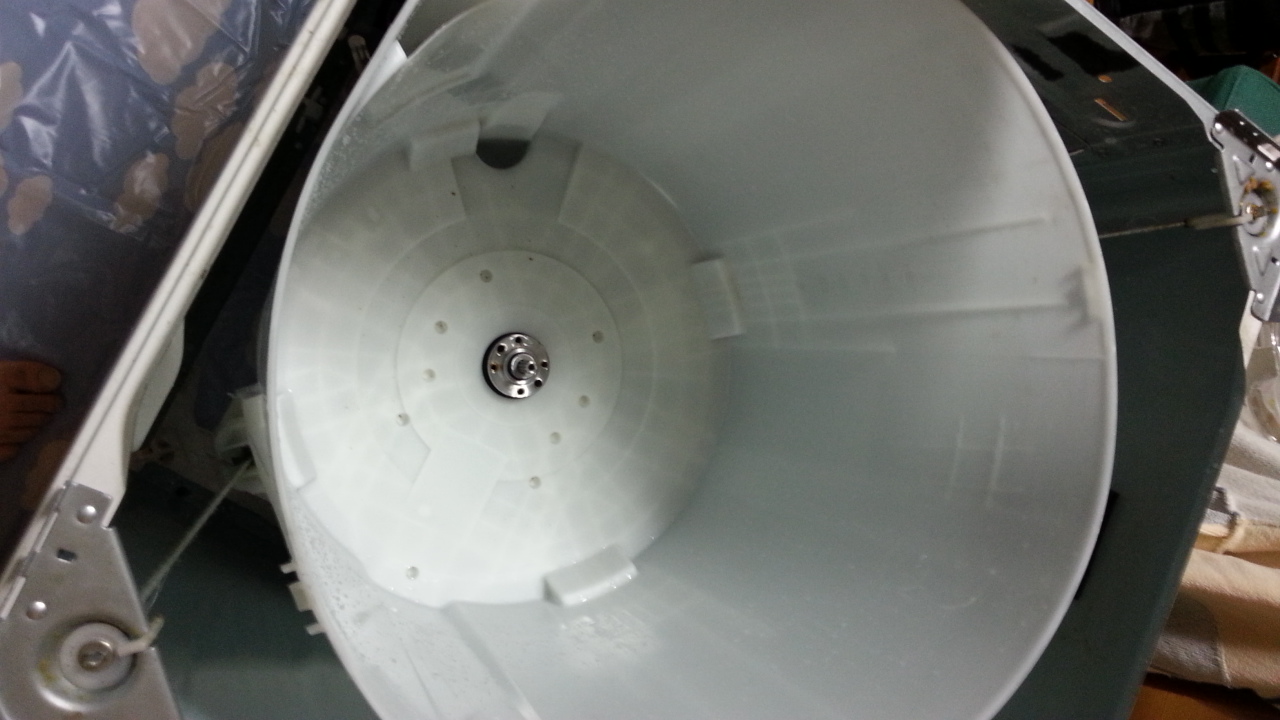 洗濯機を分解して清掃しました！！