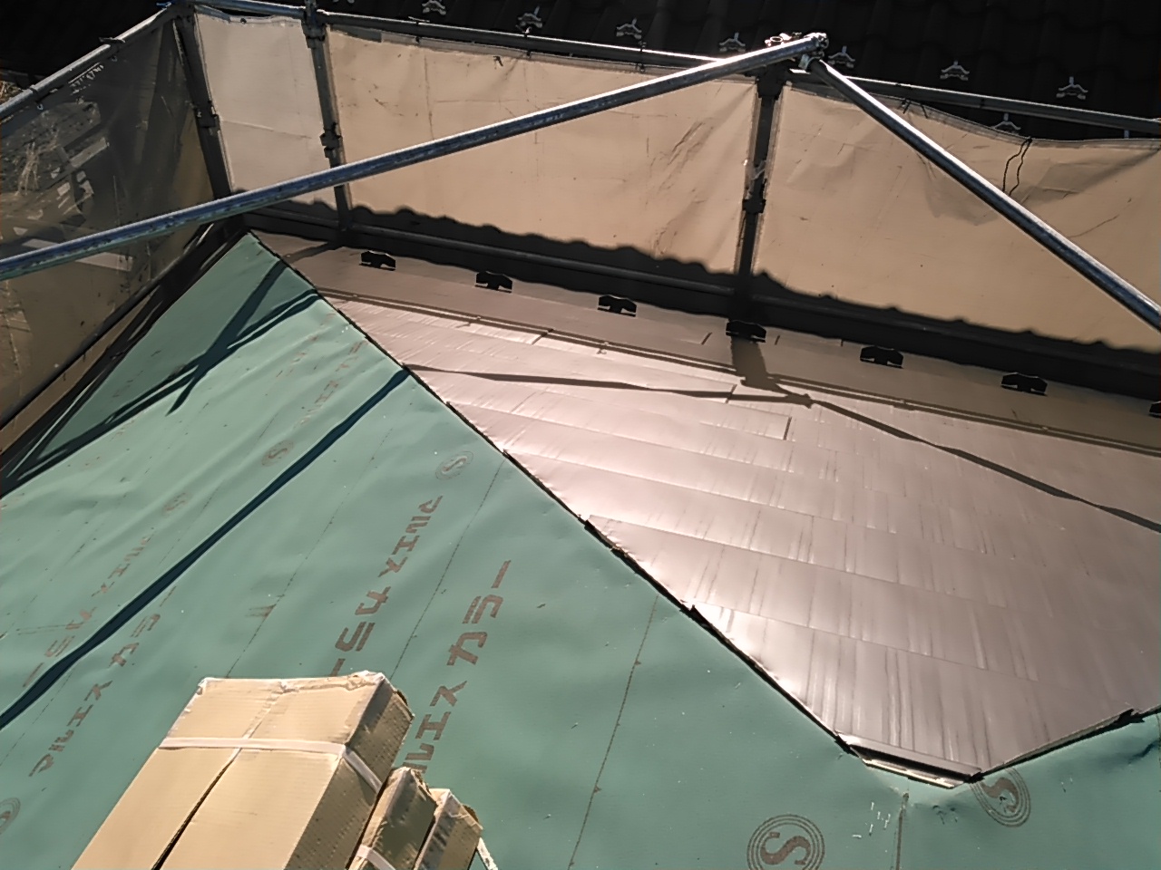 ◇屋根の葺き替え検討の方必見◇　～コロニアル上にガルバ　その２　～