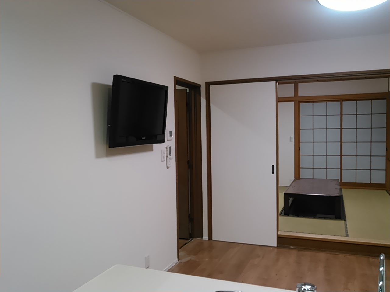 TOSHIBA　32BC3　テレビの壁掛け設置