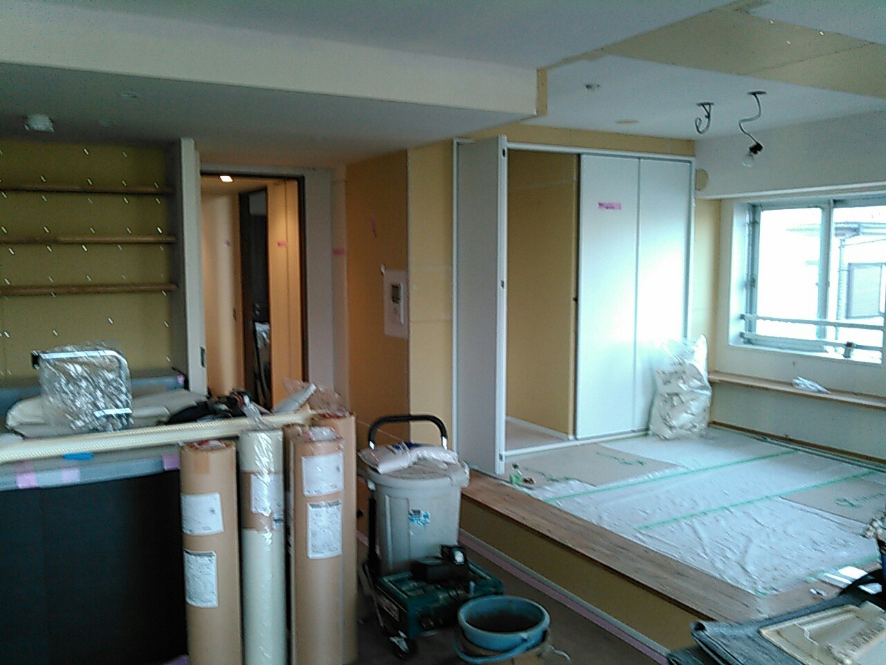 クロス工事風景です。