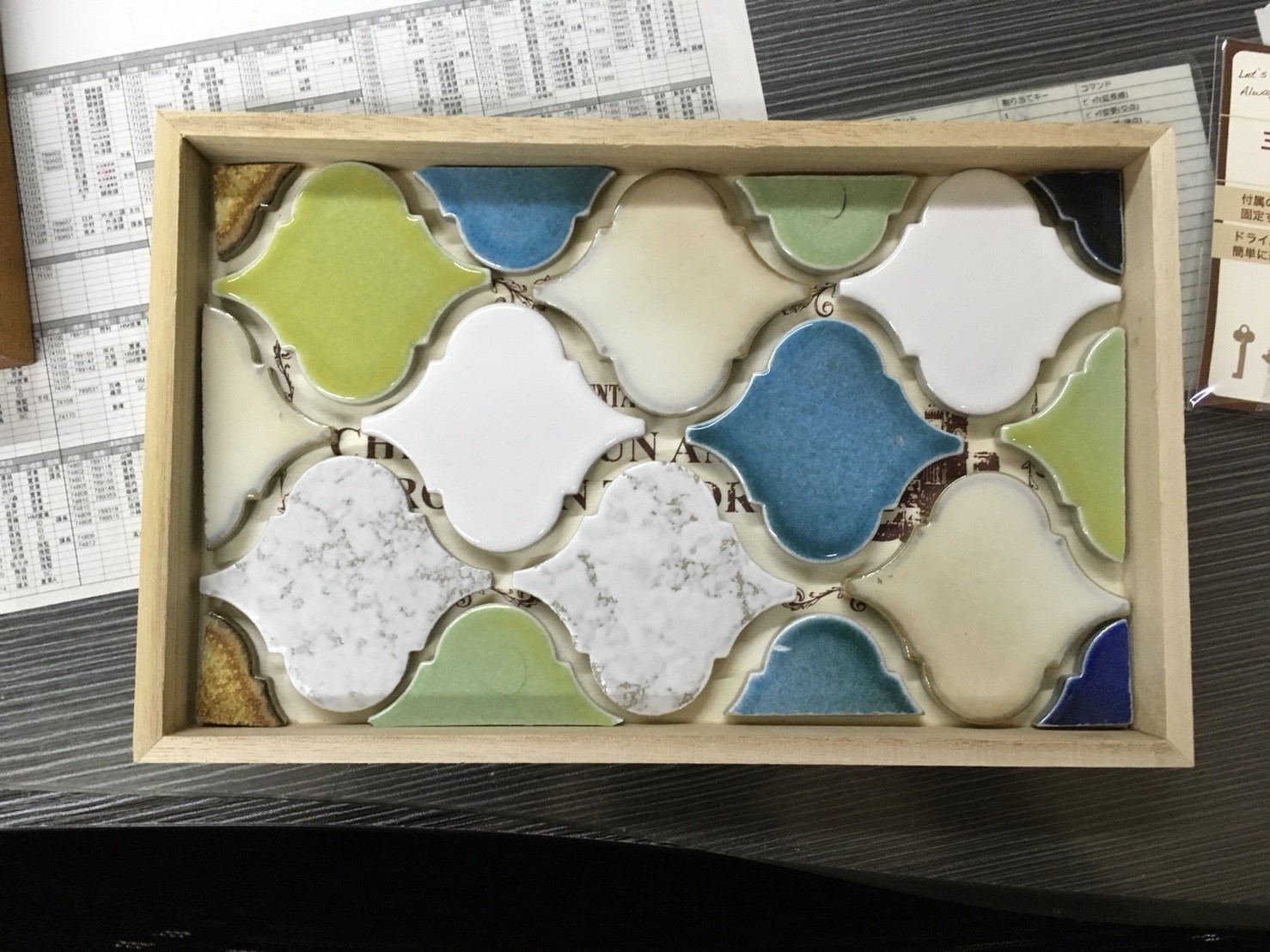 ワークショップの企画と試作　～　コラベルトレイ・壁掛けフック　～