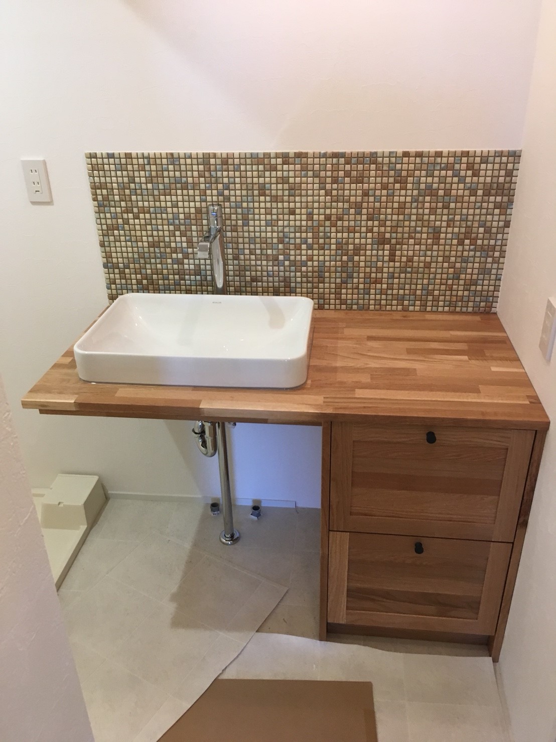 洗面の水がかかる部分にタイルを！！■□■名古屋ﾓｻﾞｲｸ	ﾛﾊｽｾﾚｸﾄ　ｺｽﾐｵﾝ L-COS-1801■□■　