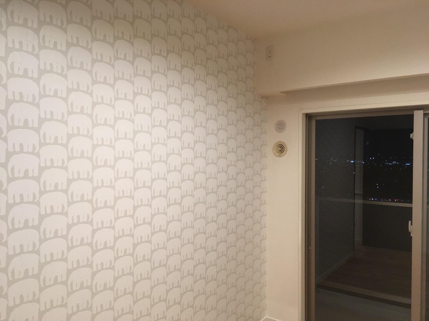 ☆アクセントクロス☆　~サンゲツFE1316　象さん柄~