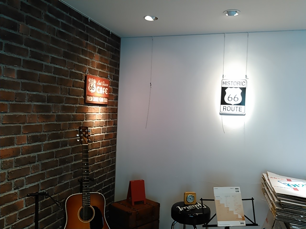 室内にレンガタイル　