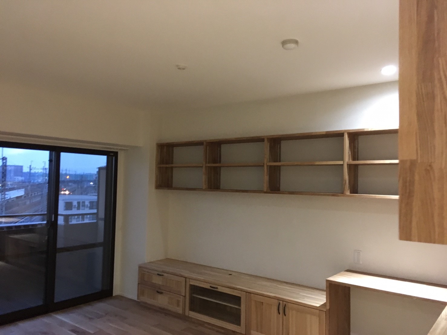 造作　吊戸棚と作業デスク 【仕上がり編】　～アッシュ集成材～