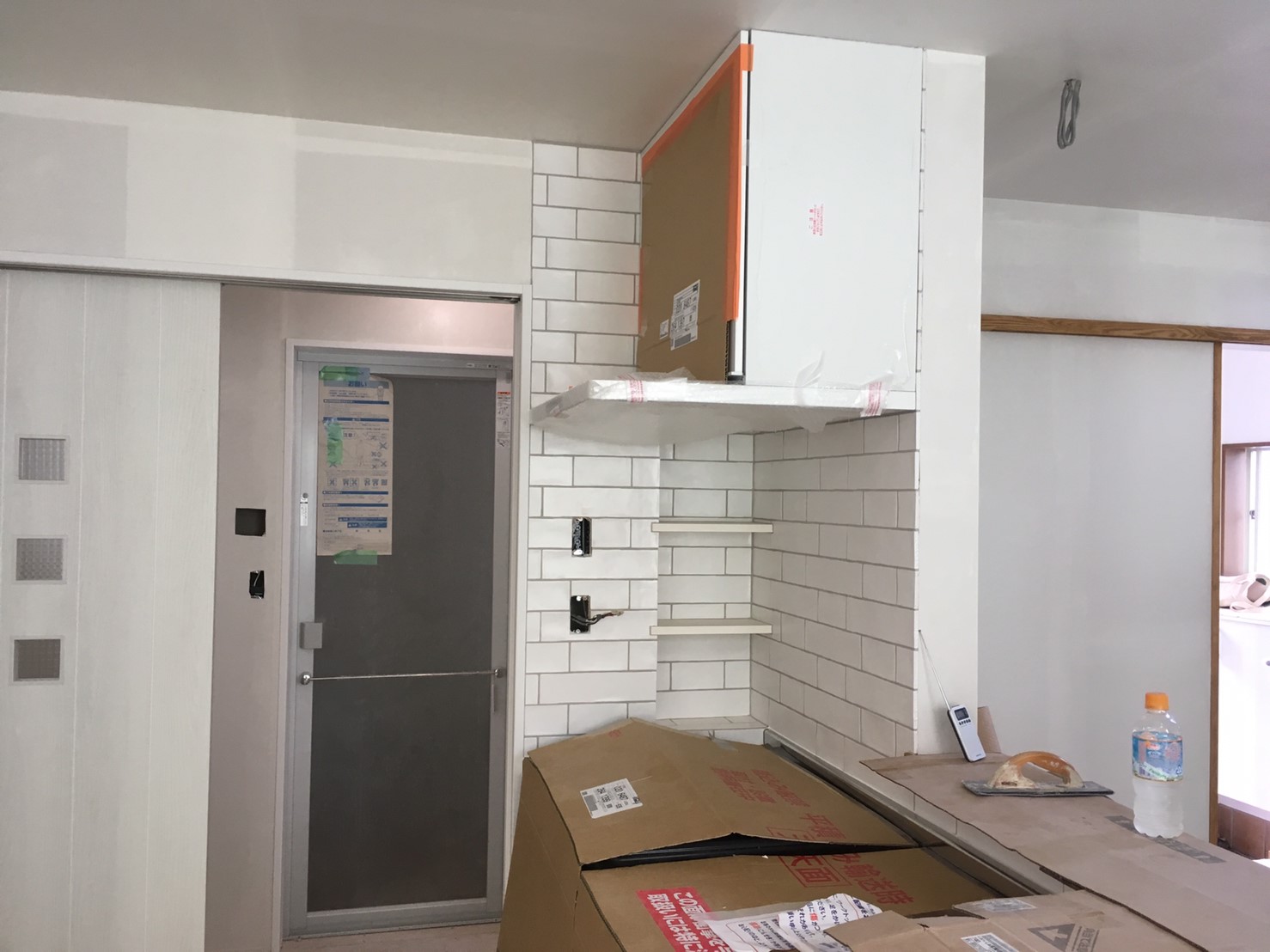 キッチン壁面タイル+ニッチ巻き込みタイル　～マシア　L-EK-H3100マット～