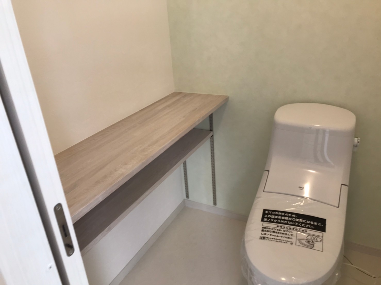 トイレにカウンターと可動棚の選択♪