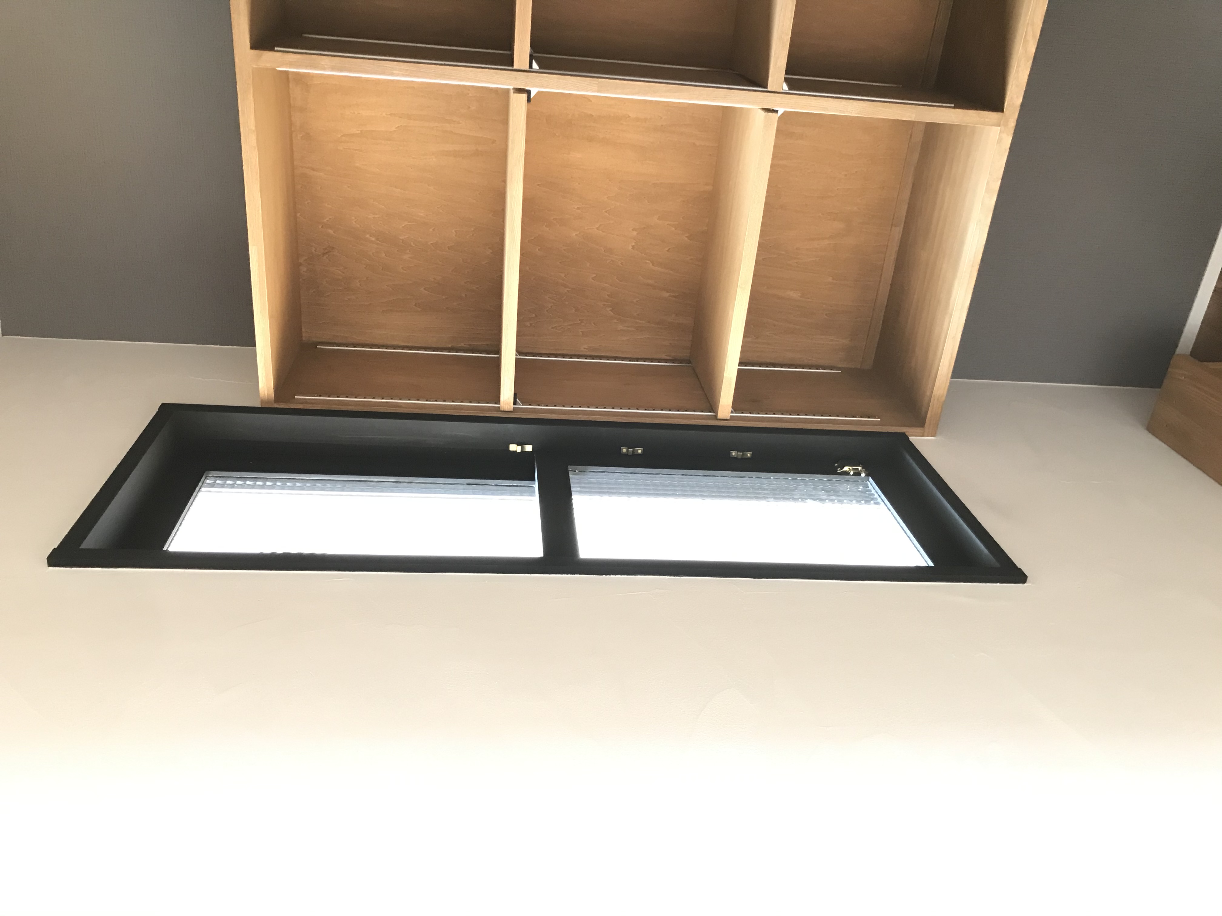 自重を抑えた吊り戸棚の造作　☆下地組立から仕上げまで☆