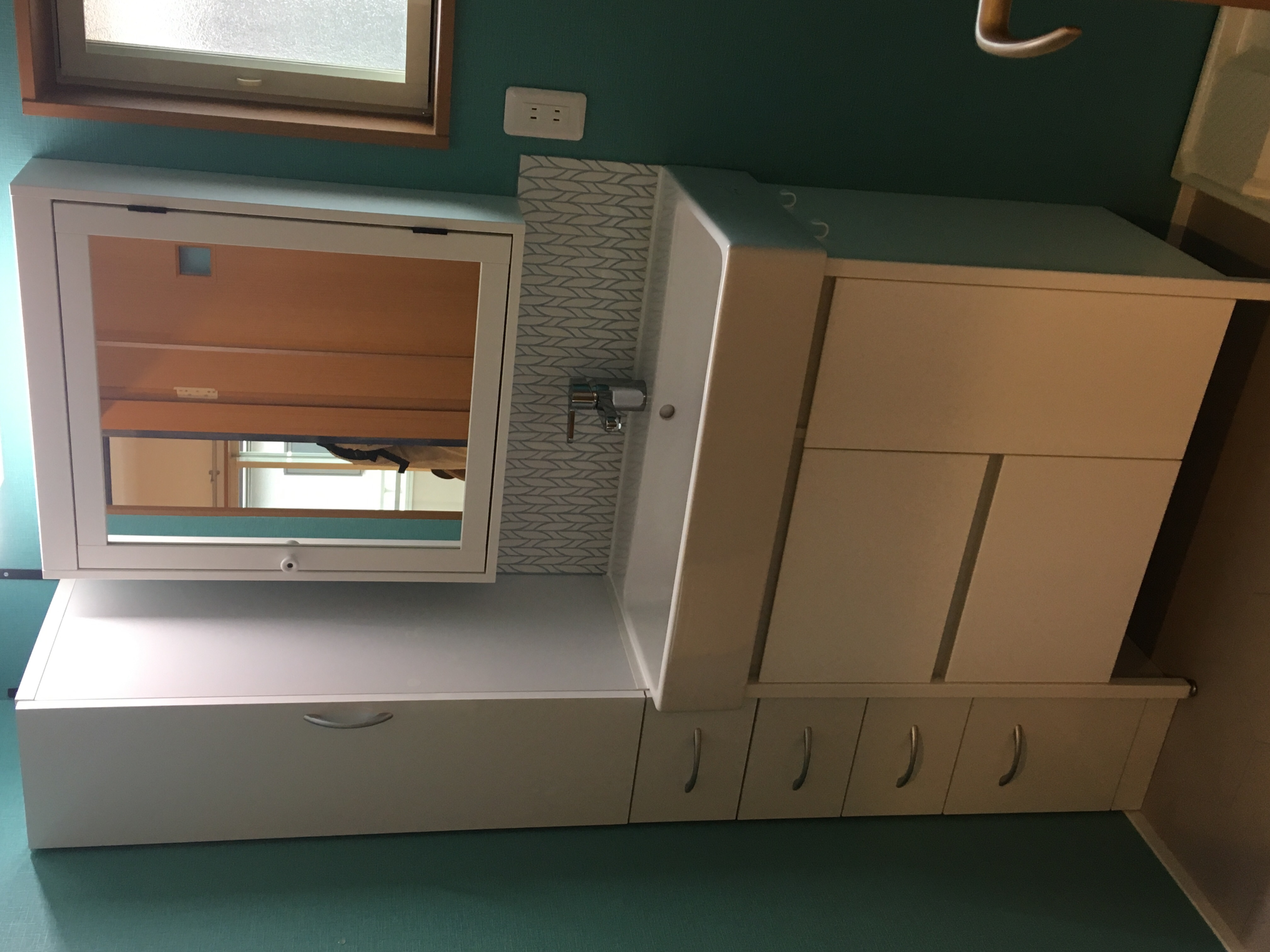 イケアさんの洗面台＋タイル