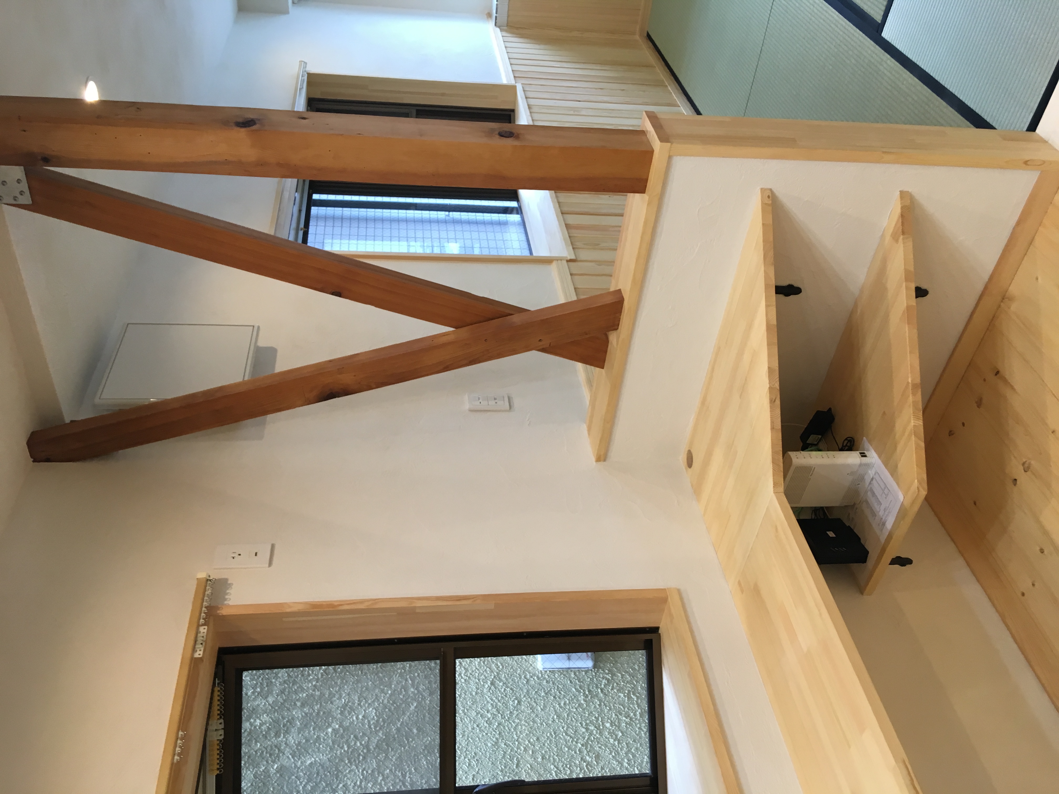 柱　筋交い　あらわし　造作カウンター