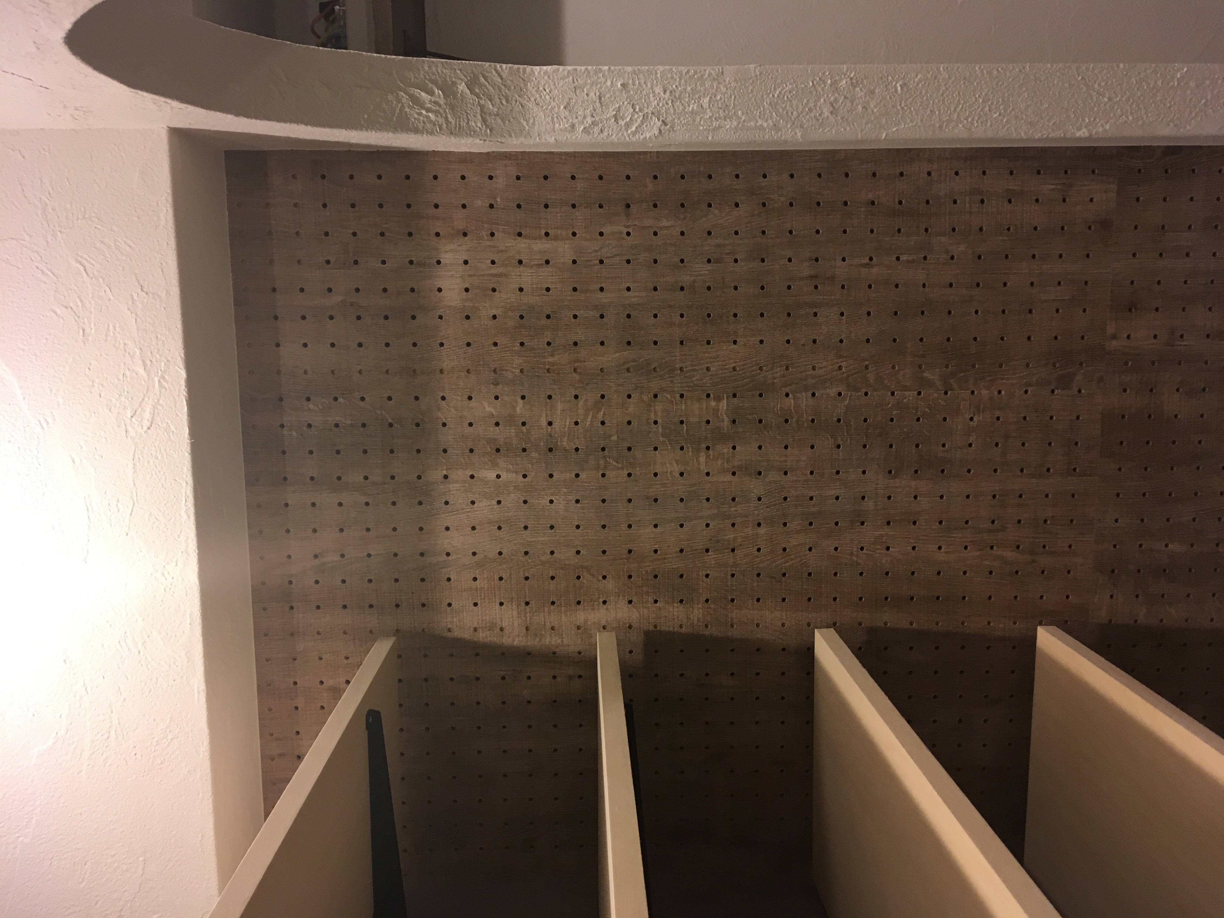 有孔べニア　ボード　飾り棚　造作