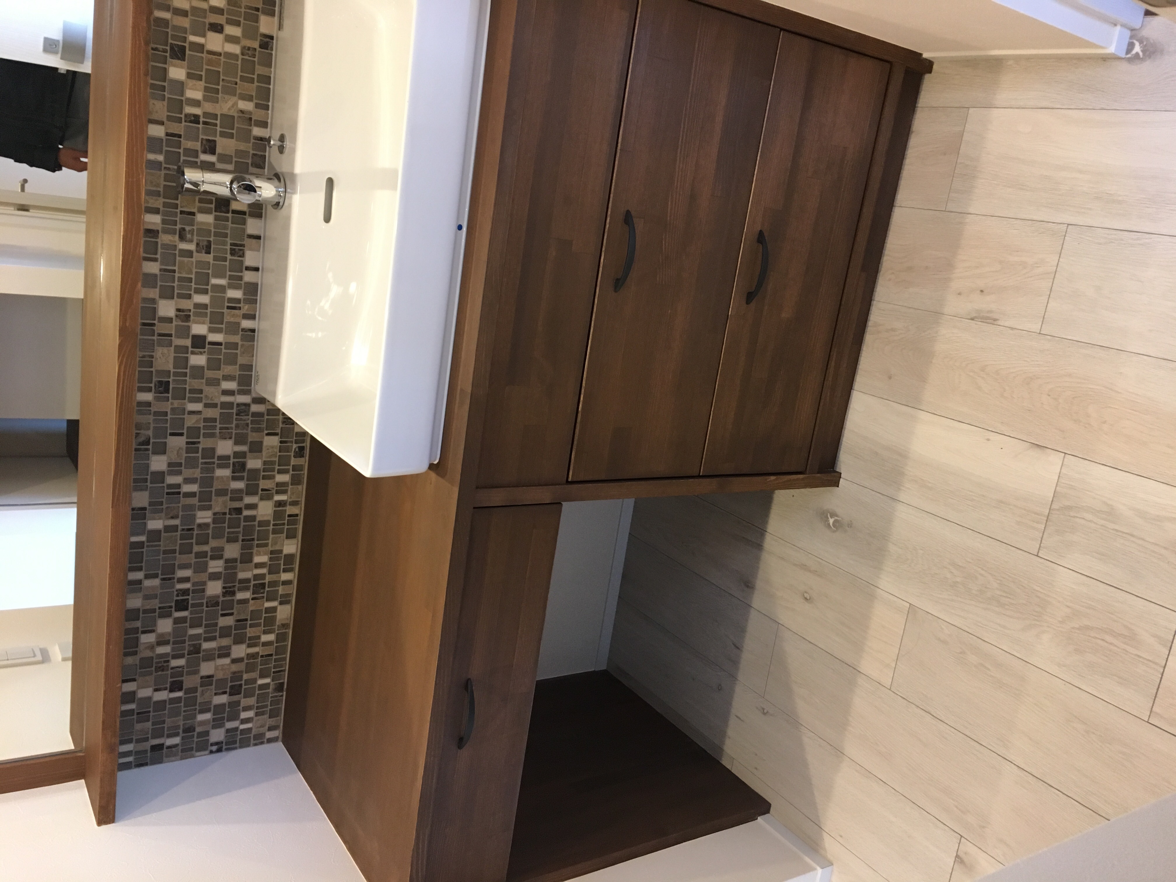 洗面　造作　ボウル　タイル　引き出し