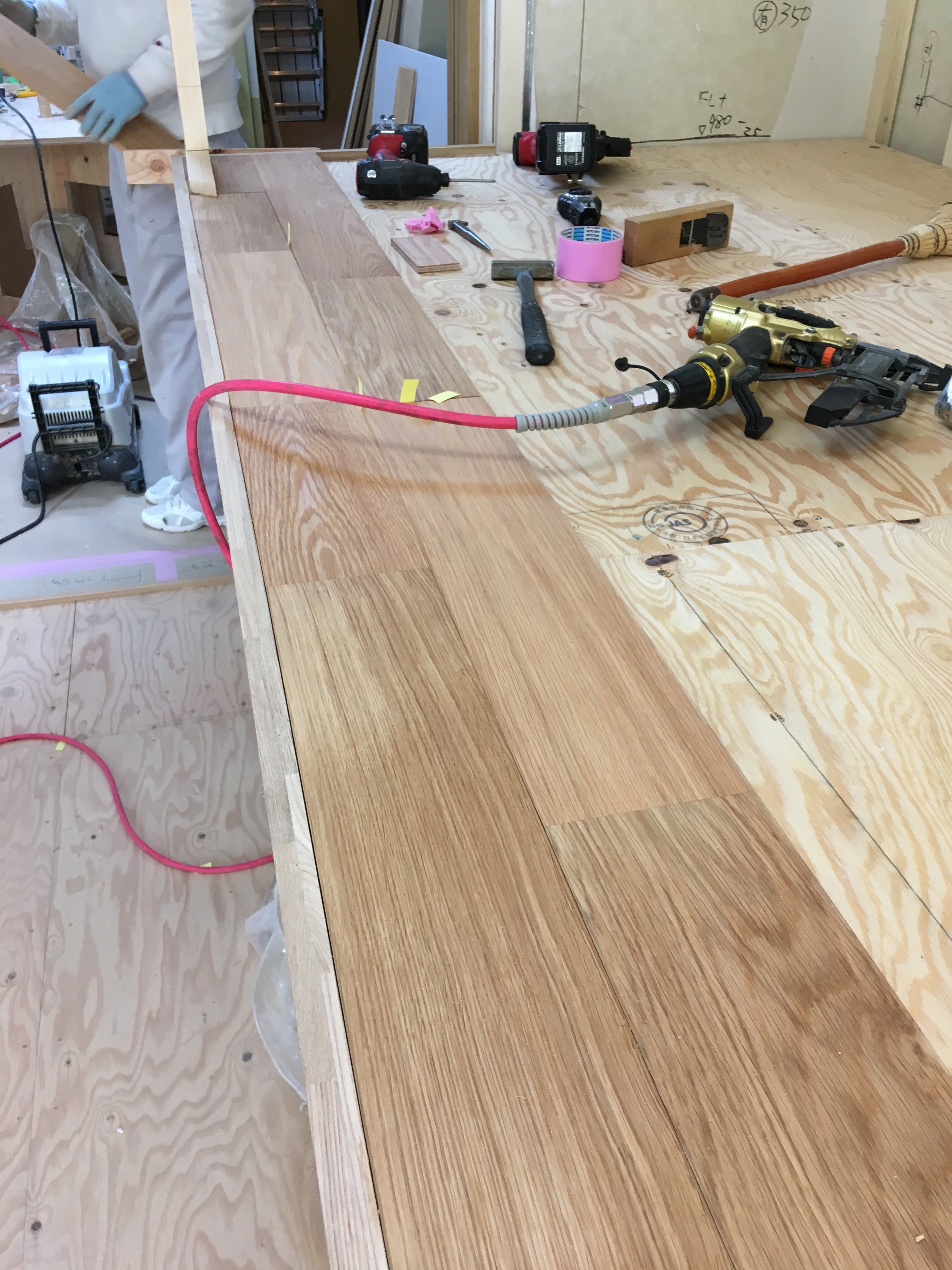 無垢フローリング貼りの注意