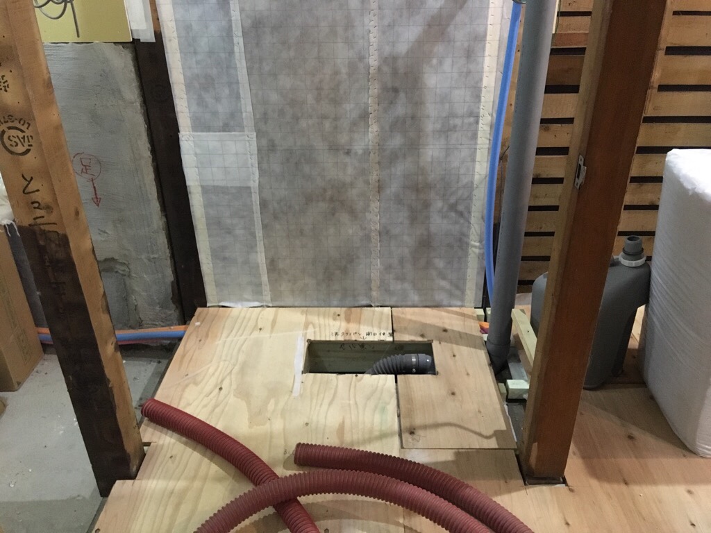 断熱の王様施工中 セルロースファイバー