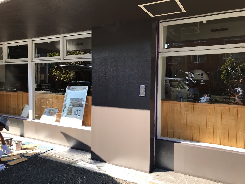 練馬店　外壁の補修を行いました　①