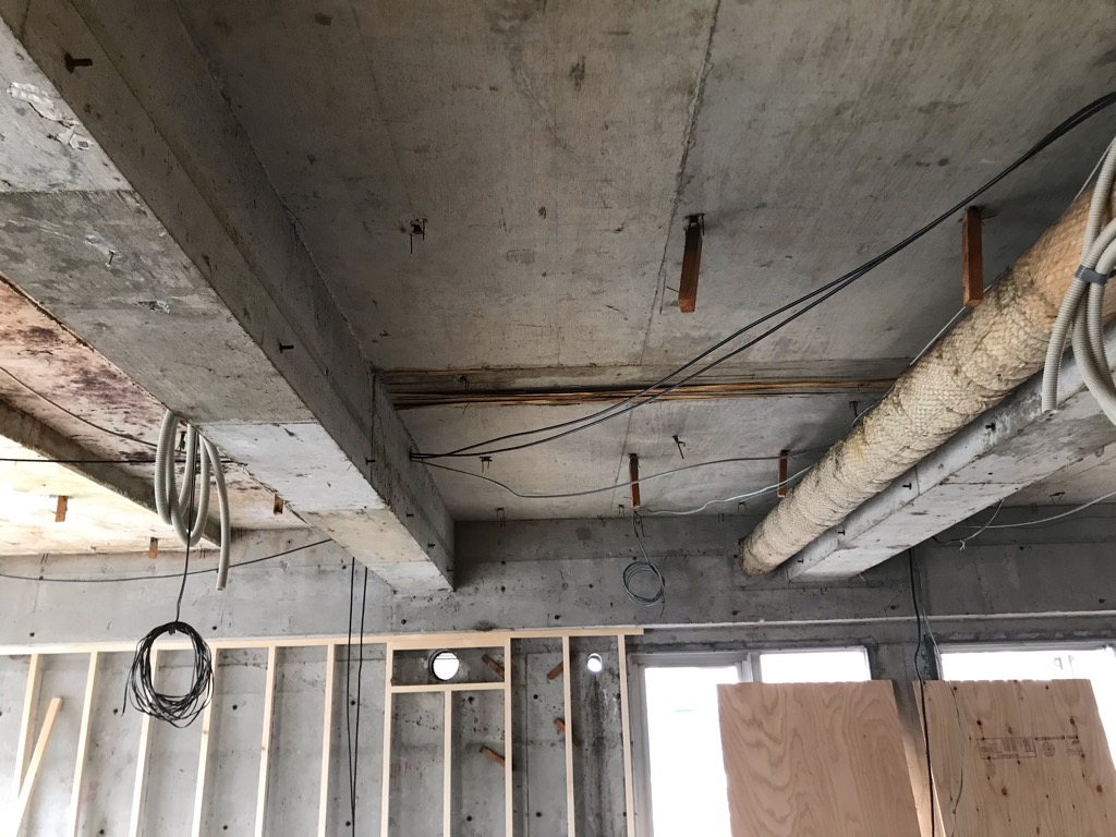 可動棚施工　棚板（南海プライウッ）+金物（ウッドワン）