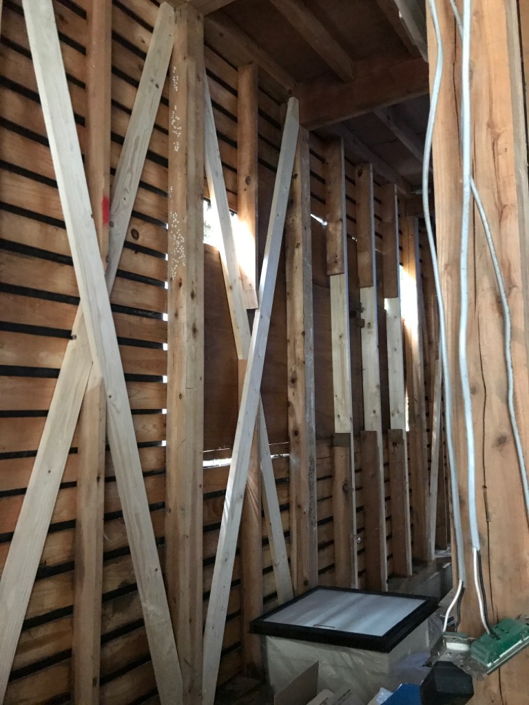 耐震補強工事中　　筋交い補強