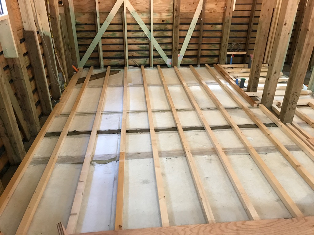 アクリアUボードピンレス　施工中（床断熱）