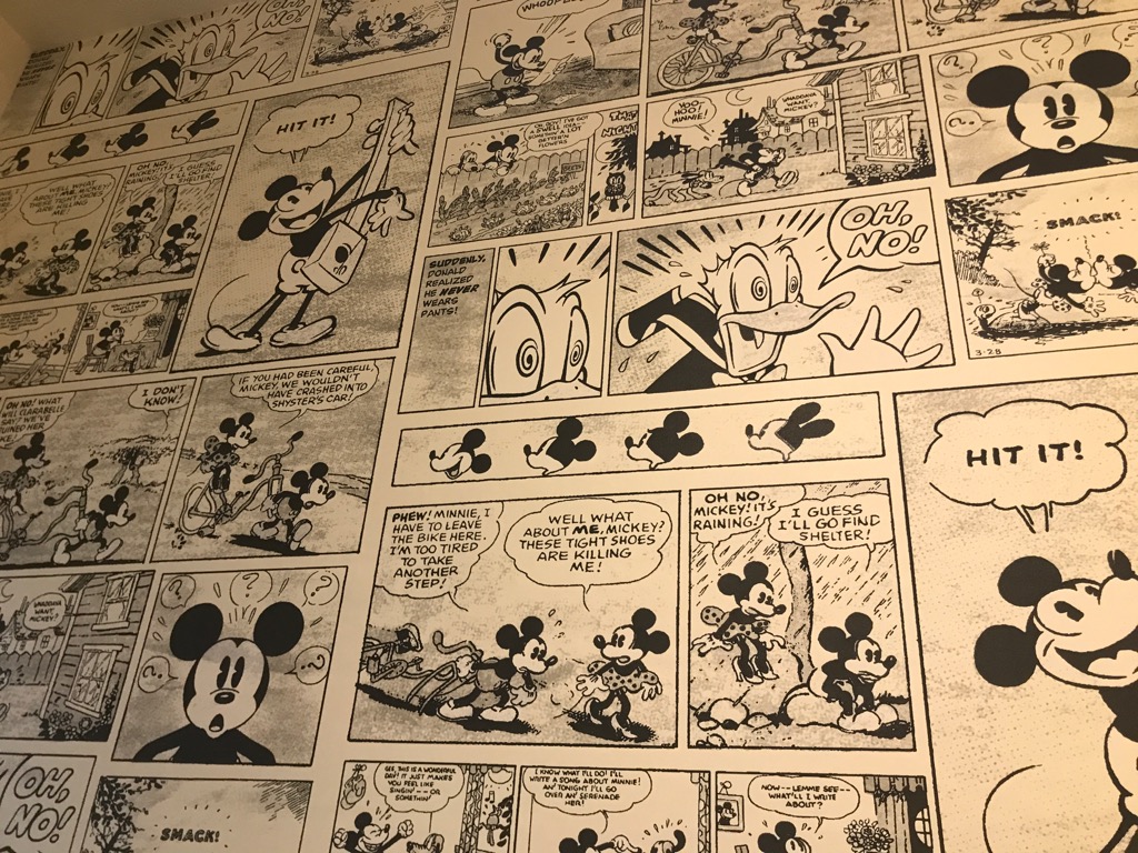 トイレの壁紙にミッキーマウス登場⁉