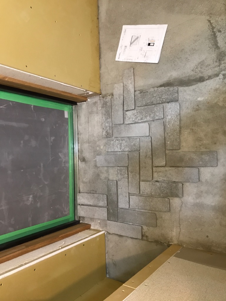 ﾚｼﾞｵﾝﾌﾞﾘｯｸ【REG-B-30】を玄関土間タイルに使用しました。