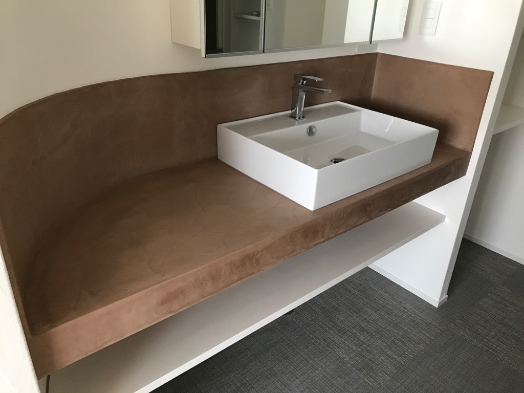 モールテックス　完成　キッチン腰壁