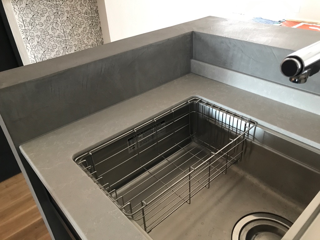 モールテックス　完成　キッチン腰壁
