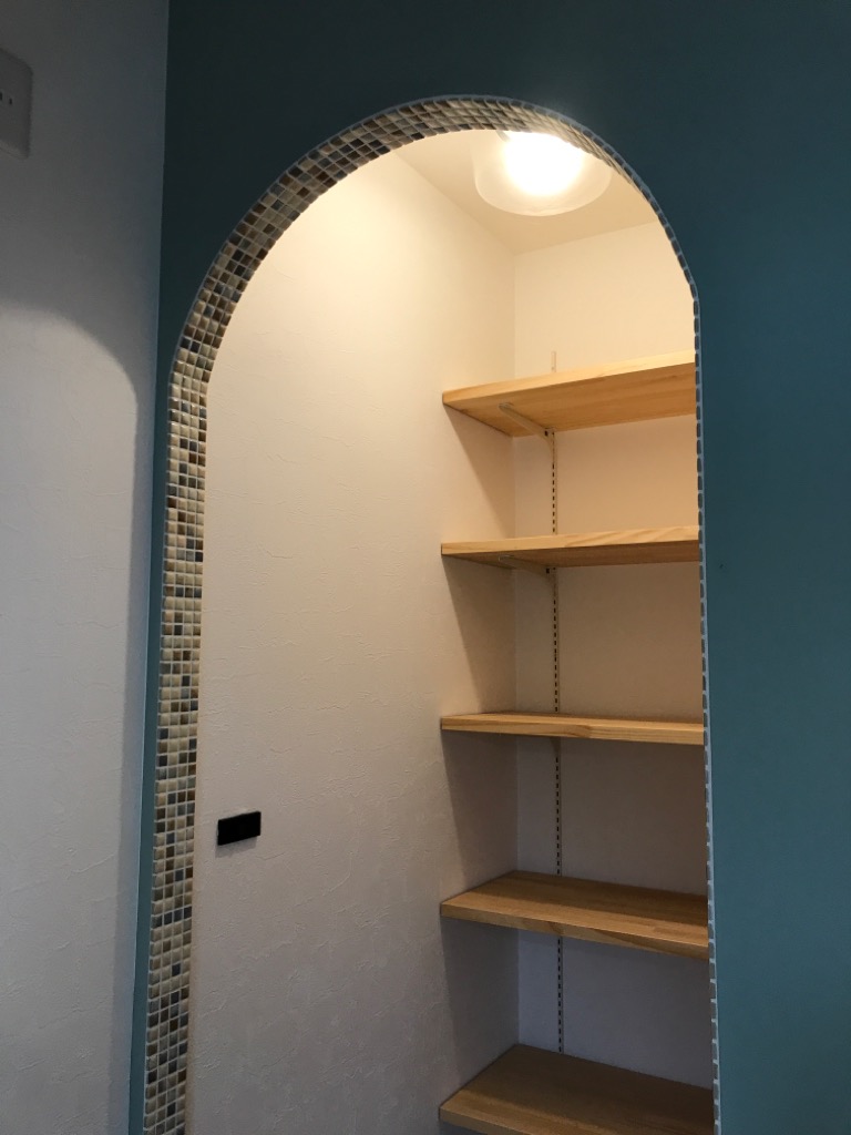 R下がり壁の造作　建具を使わず空間を分けました②　仕上げ