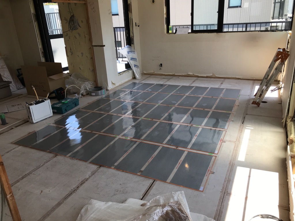 マンション　床暖房（電気）の施工　事前仮置き