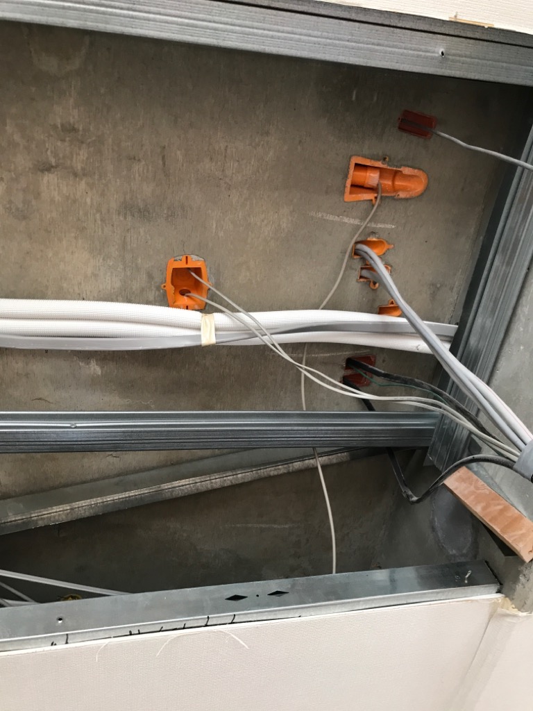 マンション改装での注意。　電気配線で簡単に動かせるものと動かせないもの