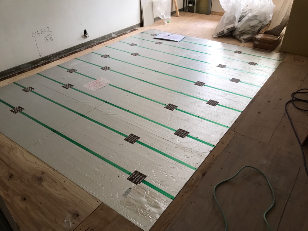 床暖房の施工後は水圧を常時かけて不具合が無いか、定期的に確認することが重要です。