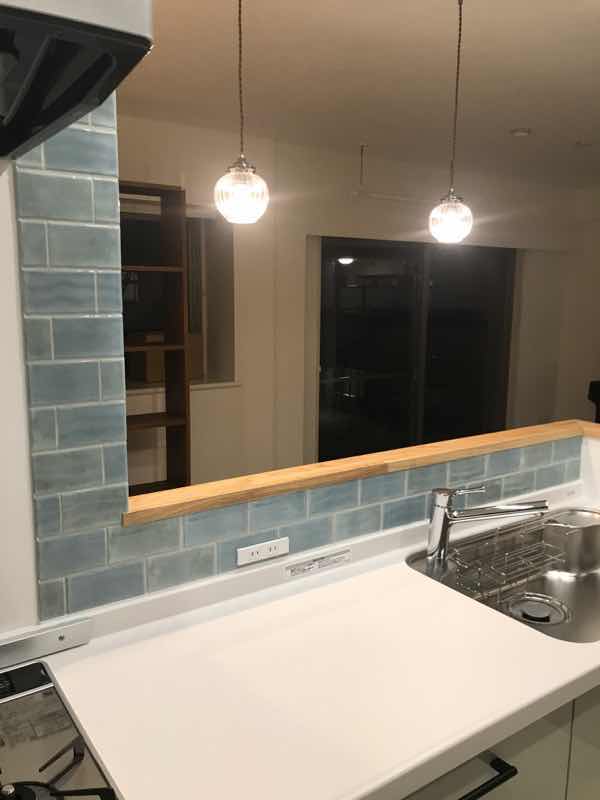 ニッタイ　ミント2色使いのキッチンタイル施工完了