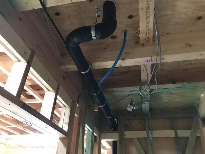 上階からの排水管に対しては遮音処置を行います