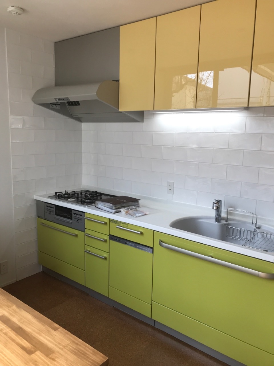 キッチン工事が仕上がりました。トクラスキッチン+ニッタイタイル貼り