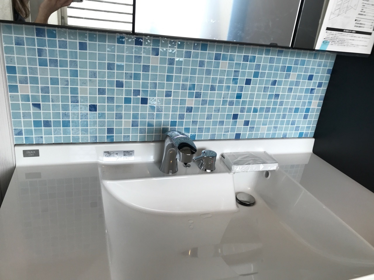 ルミシス　洗面台にマラーノモザイクを施工
