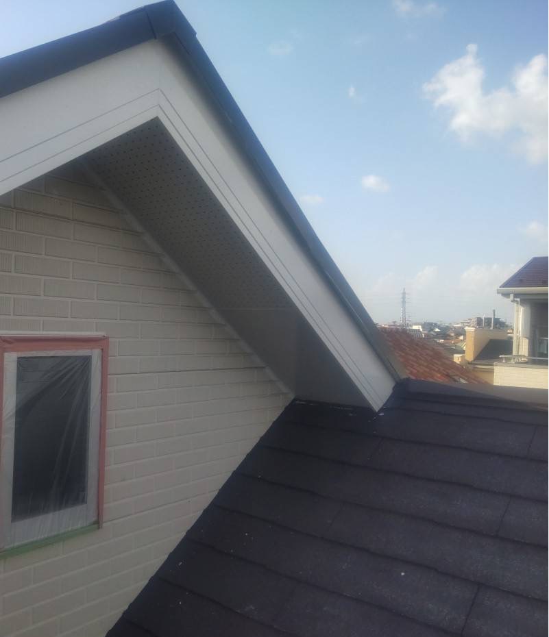 外壁塗装中の現場から