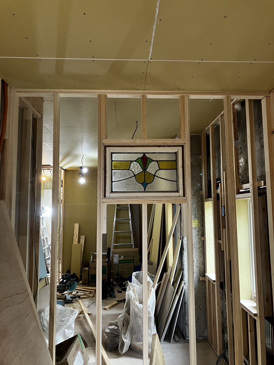【施工事例】お客様こだわりのステンドガラスを取り付けました