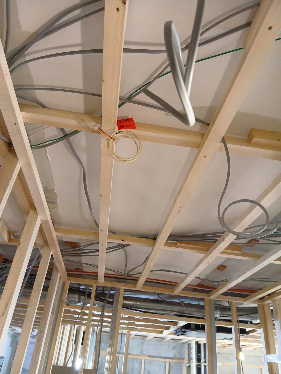 マンション改装工事の進捗確認 ― 間仕切り施工中の現場より