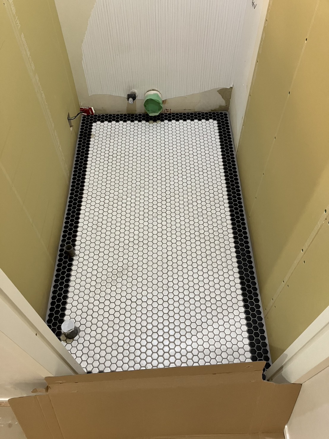 マンション改装工事 ― タイル施工の現場より